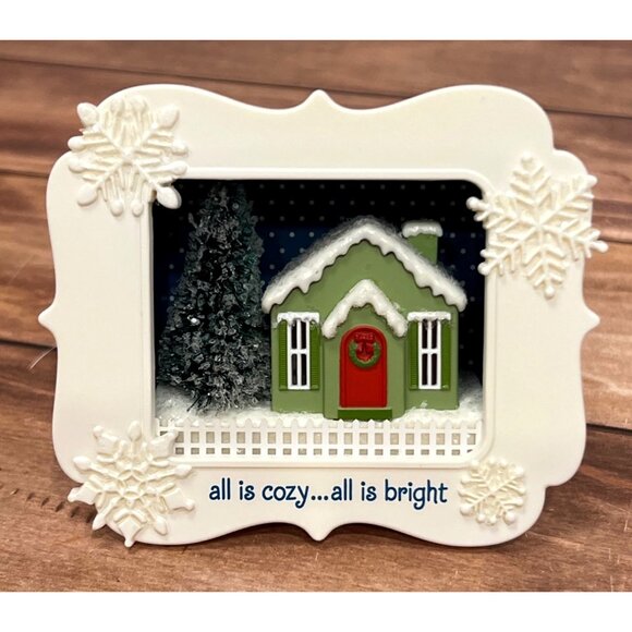 2016 HALLMARK KEEPSAKE ORNAMENT QG01521 ALL IS COZY HOUSE LIGHT UP - Picture 4 of 7